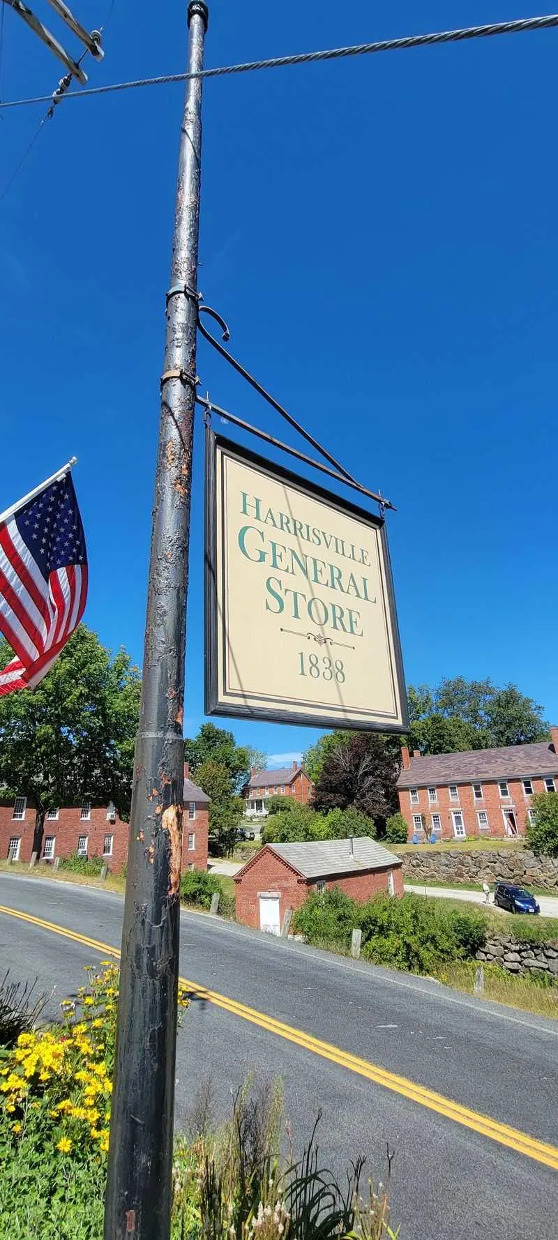 Local Shops, Galleries, and Artisan Culture