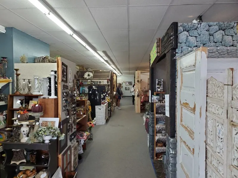 Two Sisters and a Warehouse (Peoria)