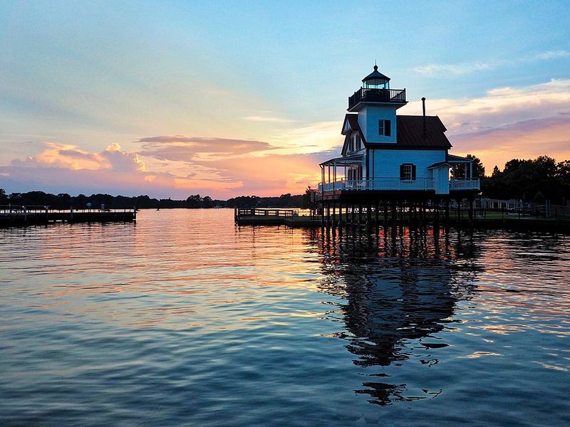 Edenton, North Carolina &mdash; Quiet harbor views and colonial houses