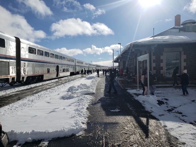 Amtrak Coast Starlight: Cascades north of Klamath Falls