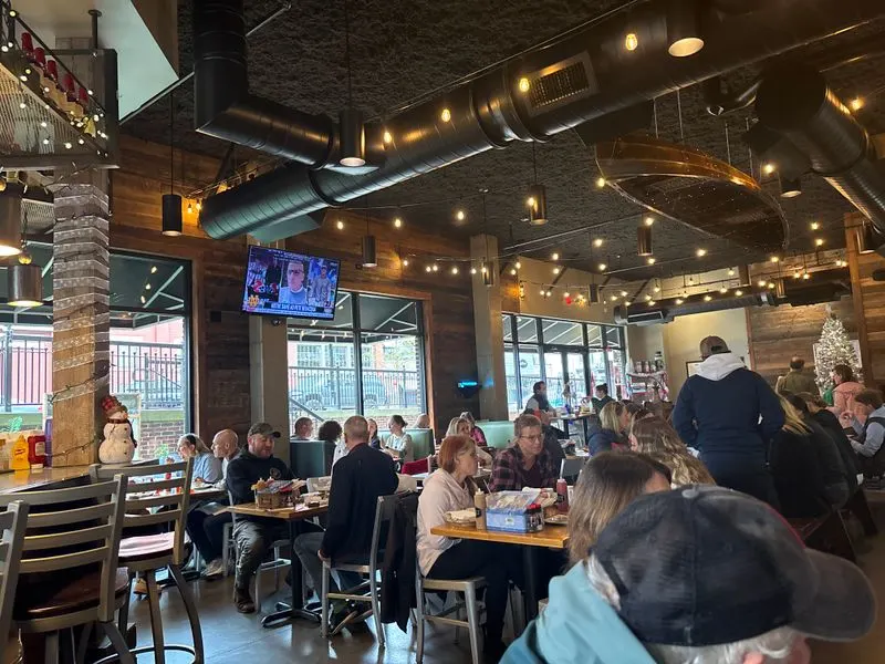 Late lunch and local browsing around Downtown Square