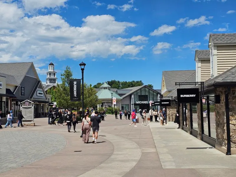 Timing Your Visit for Fewer Crowds and Better Deals