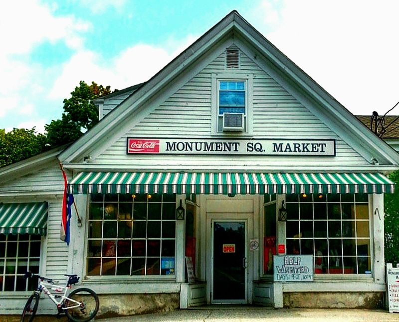 New Hampshire &mdash; Monument Square Market