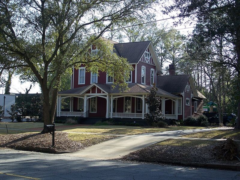 Thomasville, Georgia &mdash; Tree-lined streets and antique browsing