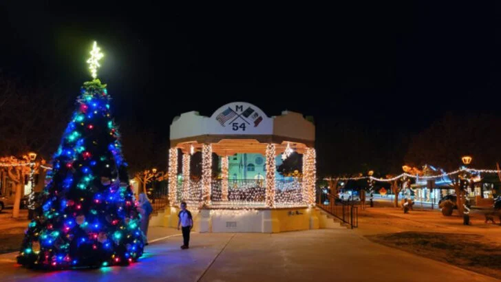 New Mexico has a historic plaza where luminarias, local makers, and quiet December evenings shape a peaceful holiday visit