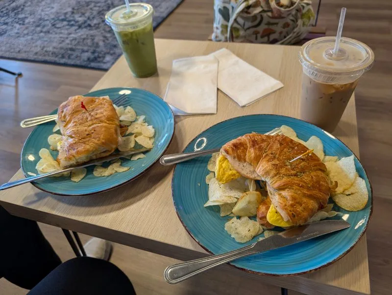 Village Caf&eacute;, Creighton