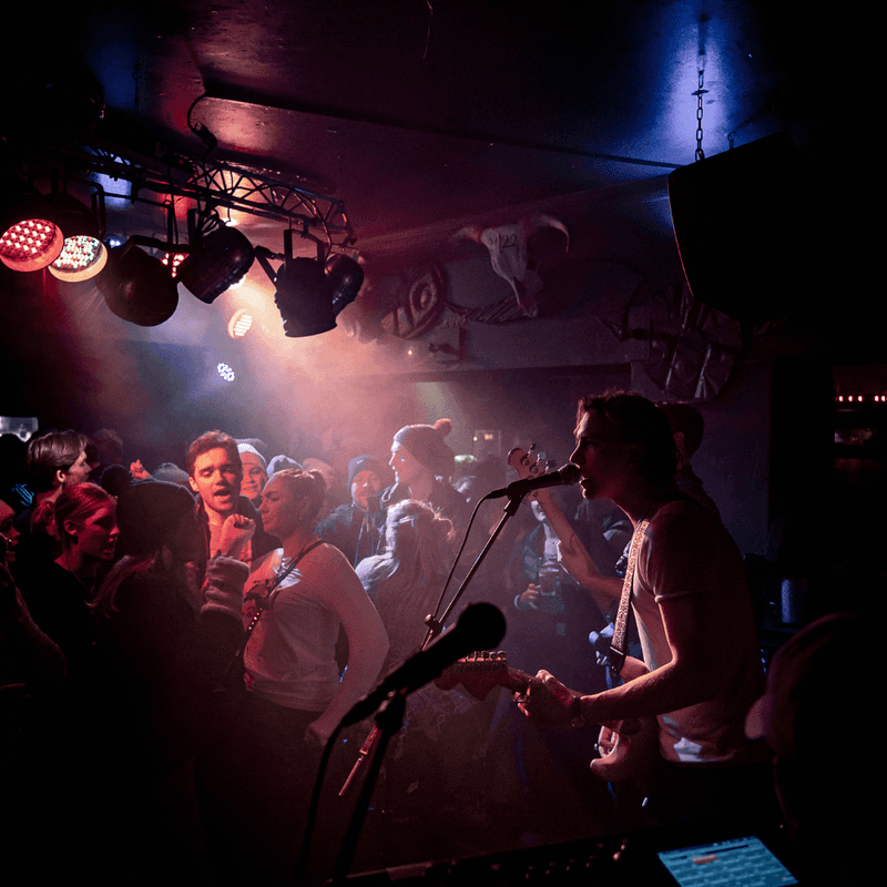 Village Vibe, Après, and Nightlife