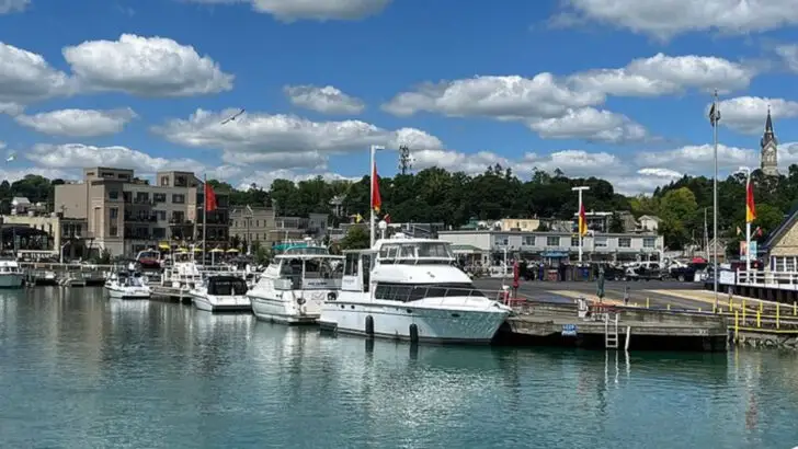On the Wisconsin Shoreline: A Harbor Town Pairs Lighthouses and Winter Light in a Scene That Feels Softly Illustrated