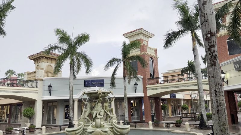 Miromar Outlets, Estero
