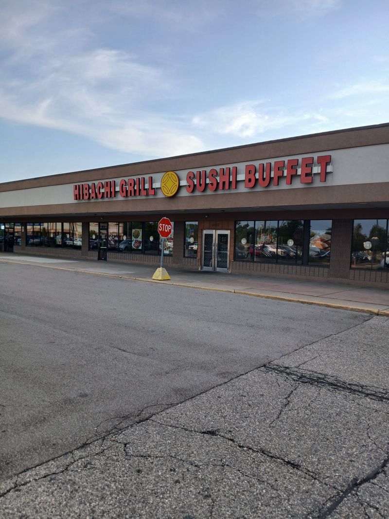 Hibachi Grill Sushi Buffet (Lansing)