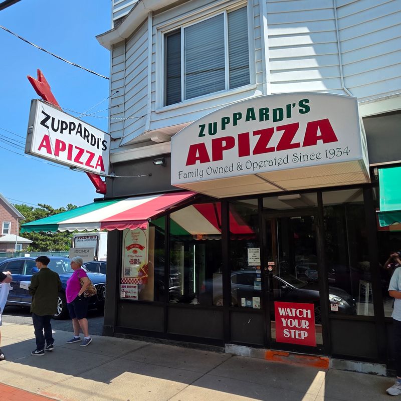 Zuppardi&rsquo;s Apizza &mdash; 1934 (West Haven, CT)