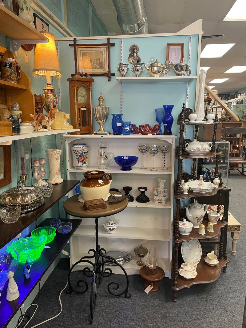 Monument Vintage Antiques & Collectables — Bennington