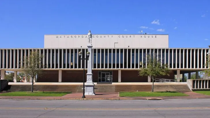 Retirees are reshaping 11 calm beach towns along the Gulf Coast that used to stay quiet year-round