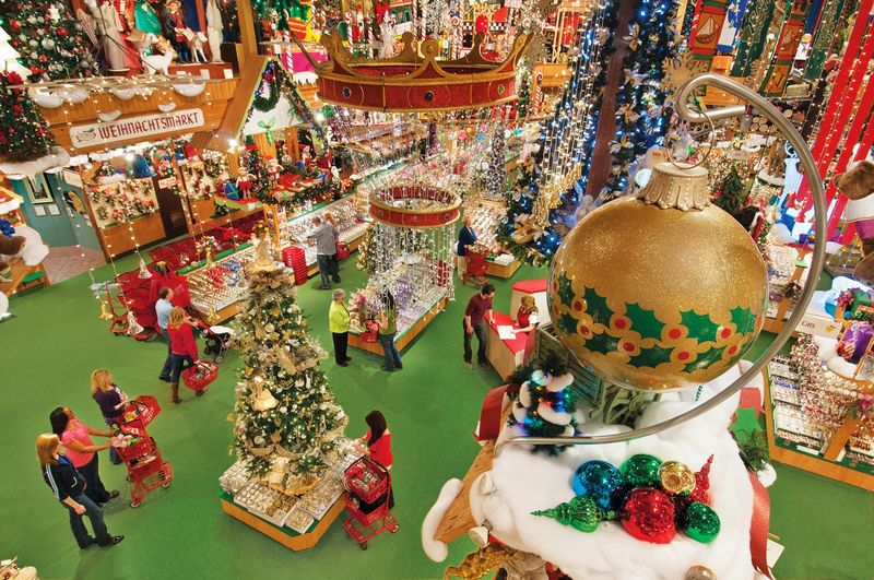 Bronner&rsquo;s Christmas Wonderland Outdoor Displays