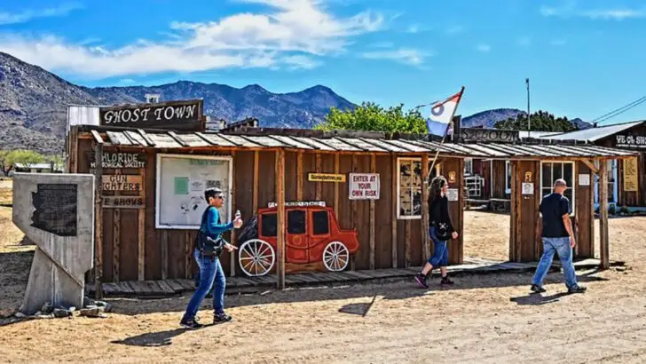Road-trip fans are rediscovering 13 highway towns in the Southwest that nearly faded away