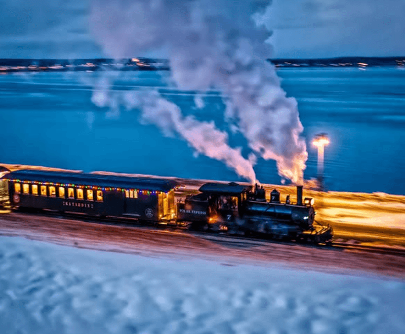 Candy Cane Train – Maine Narrow Gauge Railroad, ME