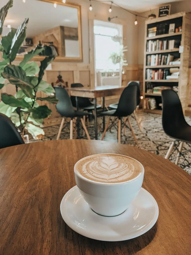 Cozy Caf&eacute;s and Local Eateries
