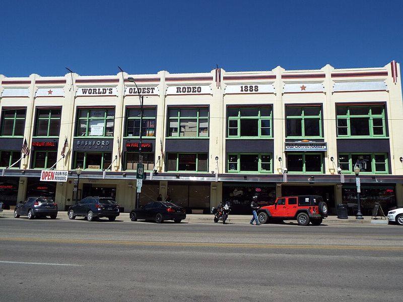 Local Caf&eacute;s and Bakeries