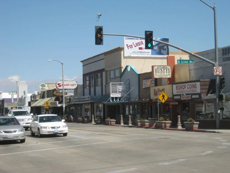 Downtown Caf&eacute;s, Bakeries, and Cozy Corners