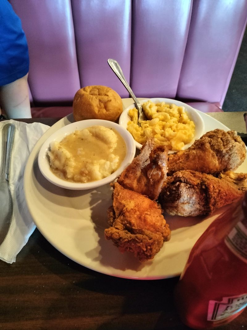 Sumthin&rsquo; Good Soul Food