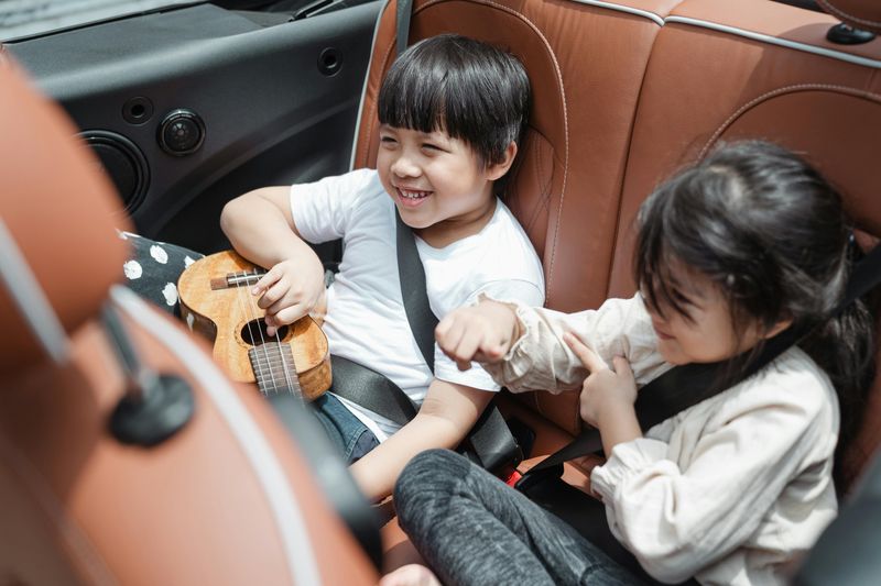 Letting kids roam around the car without seatbelts