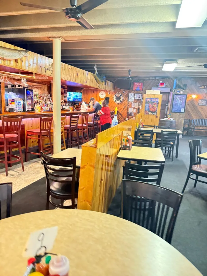 Family Crowd, Local Pace