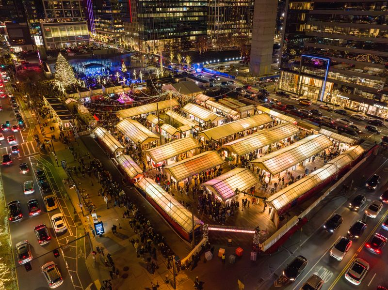 Holiday Market at Snowport