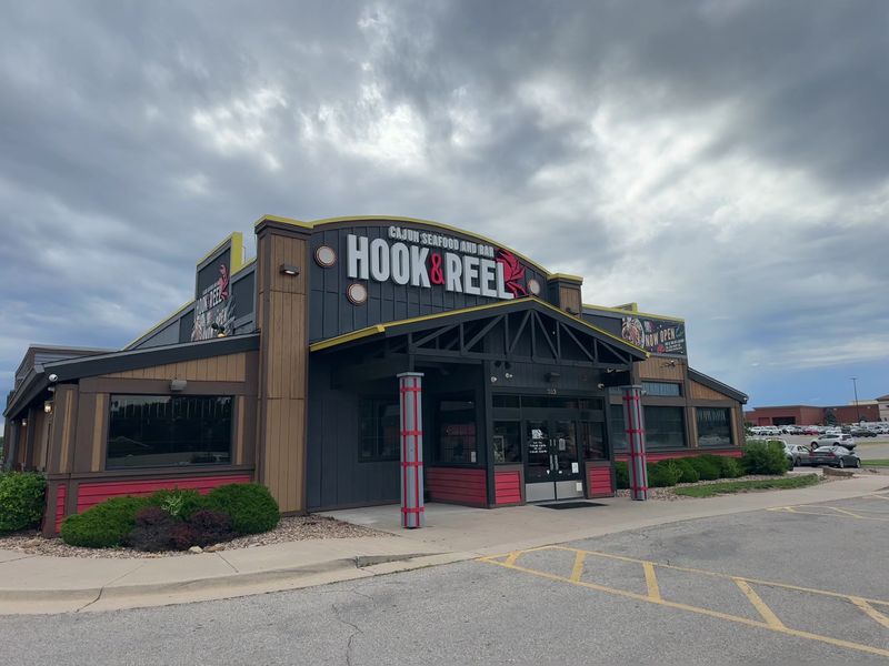 Hook & Reel Cajun Seafood & Bar &mdash; Wichita