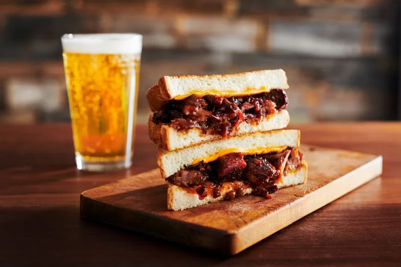 Drinks, Drafts, and Bar Vibes