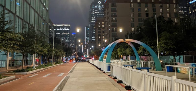 Explore the Downtown Holiday Stroll