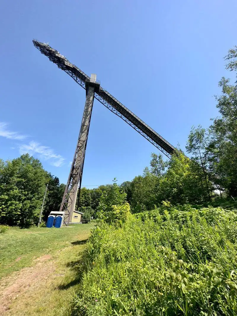 Engineering and design of the jump tower