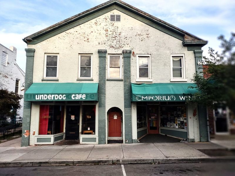 Emporium Wines & Underdog Caf&eacute;