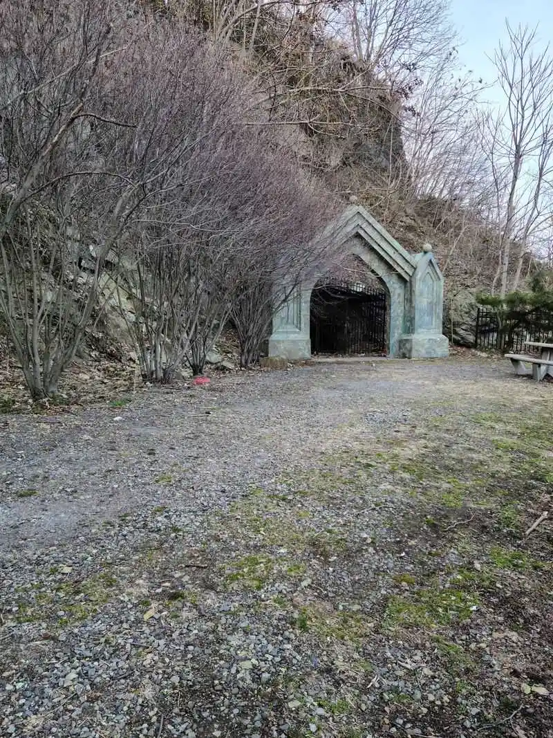 Sybil's Cave - Hoboken, NJ