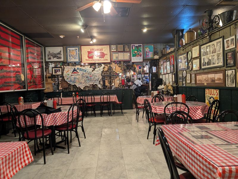 Charlie Vergos&rsquo; Rendezvous