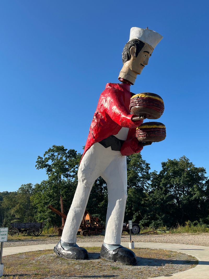 World&rsquo;s Largest Bobblehead (&ldquo;Chef Jacques&rdquo;) &ndash; Bellville, OH