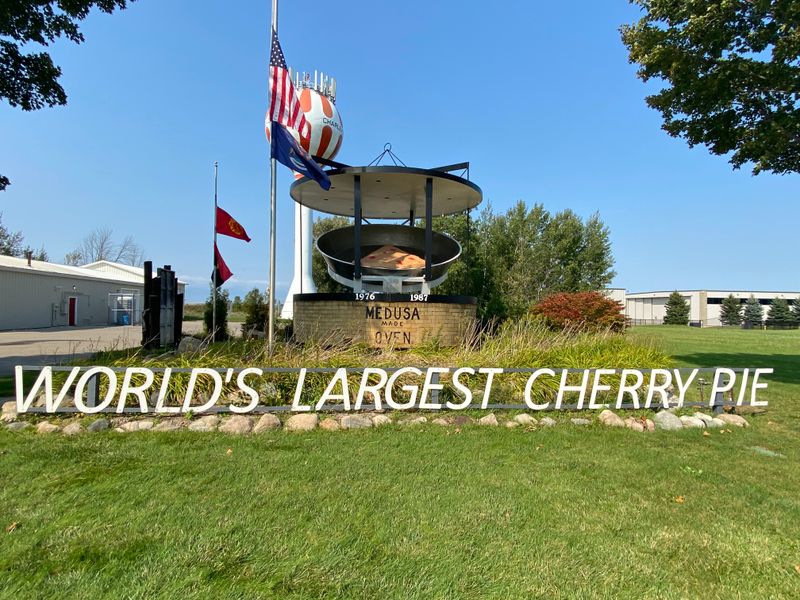 The World&rsquo;s Largest Cherry Pie Pan (Charlevoix)