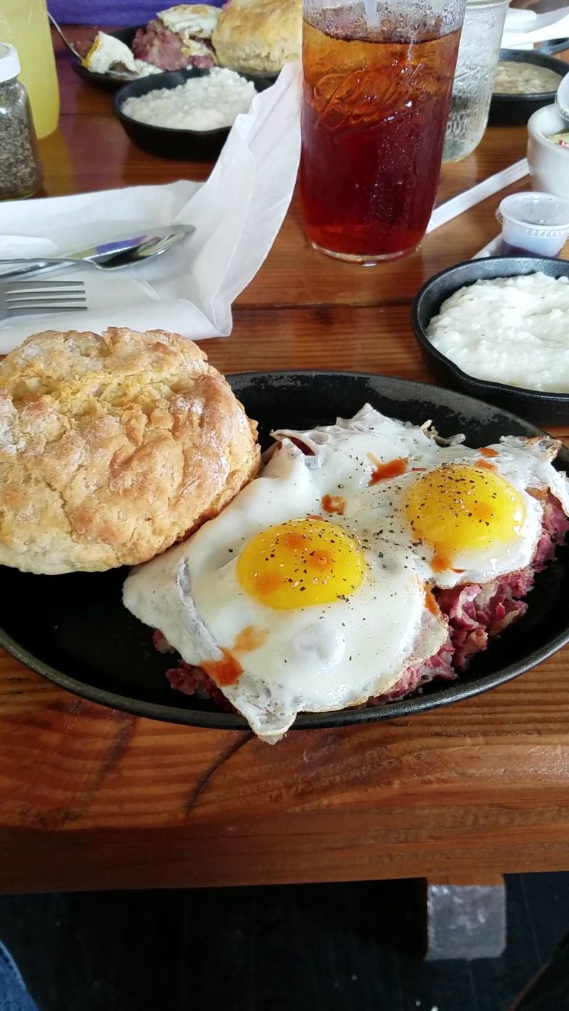 Two Cracked Eggs Caf&eacute;, Savannah