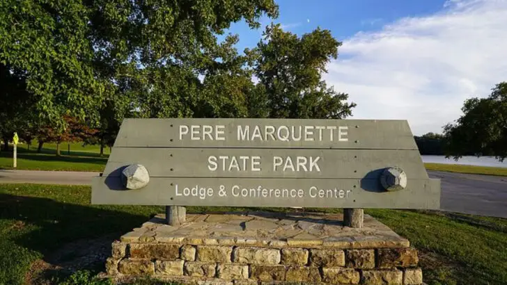 The Illinois State Park Where Forest Overlooks, Peaceful Trails, and Modest Costs Make for an Easy Day Trip