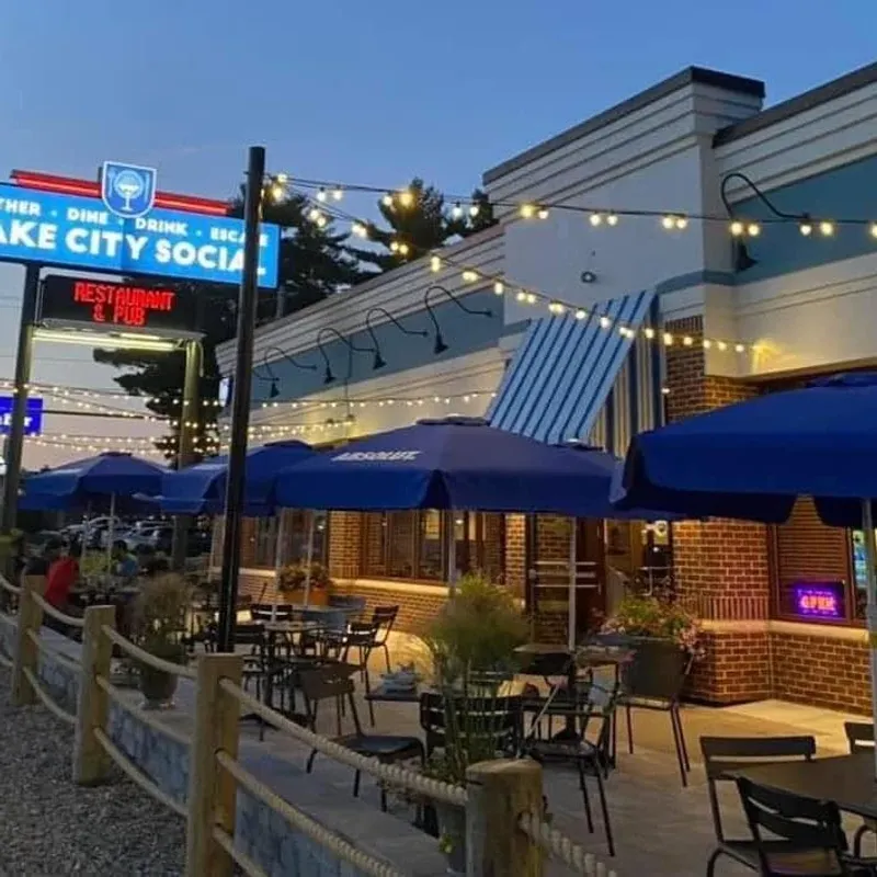 Lake City Social Grill & Bar - Wisconsin Dells
