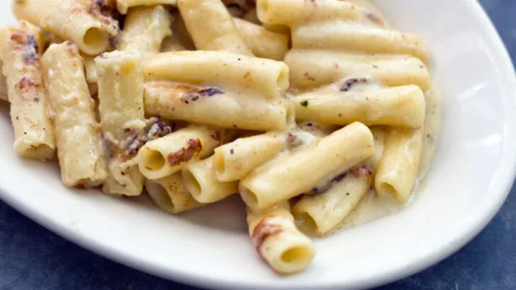 The Michigan buffet where classic local dishes make every visit feel unhurried and homey