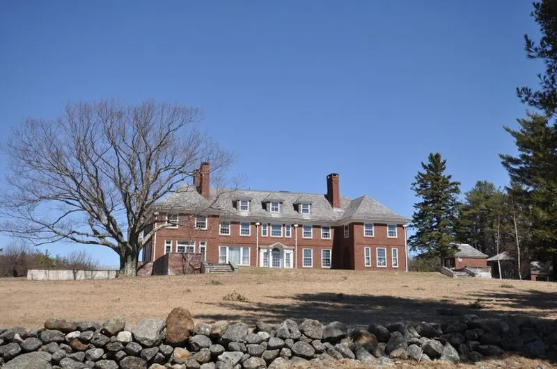 Harrisville Historic District Stroll