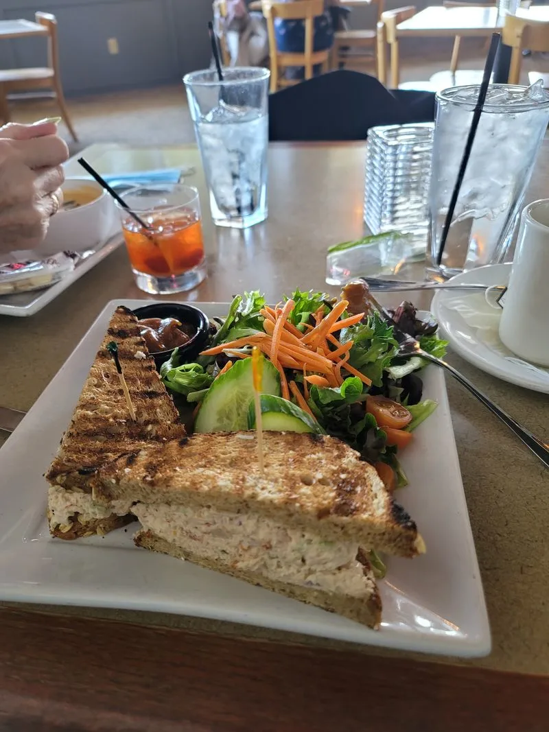 Garrett’s Restaurant & Bar (Rockford)