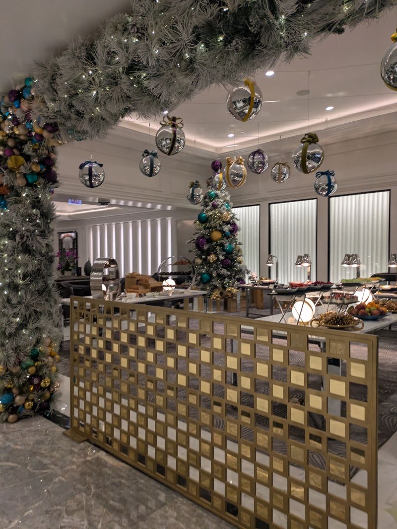 Four Seasons Hotel Chicago &mdash; Adorn Bar & Restaurant