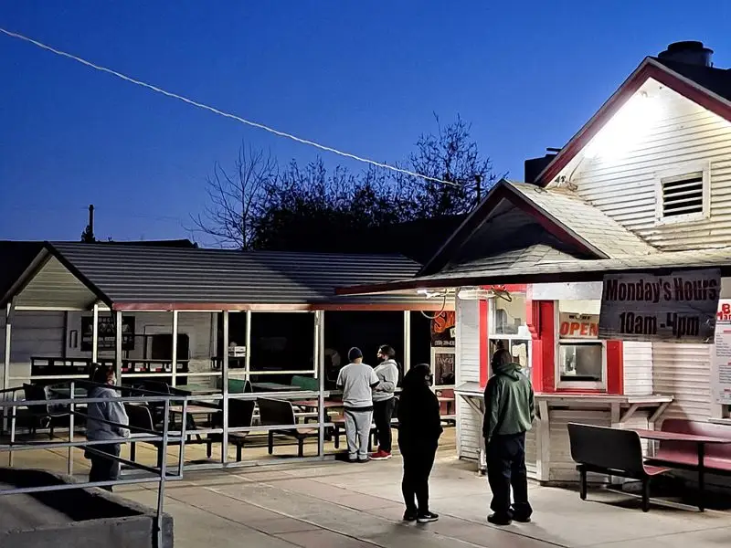 The vibe: outdoor, simple, nostalgic