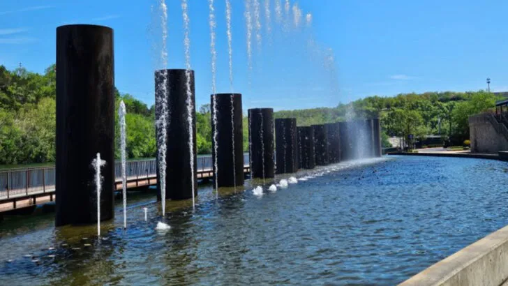 The large outlet mall in Missouri where one visit naturally grows into hours