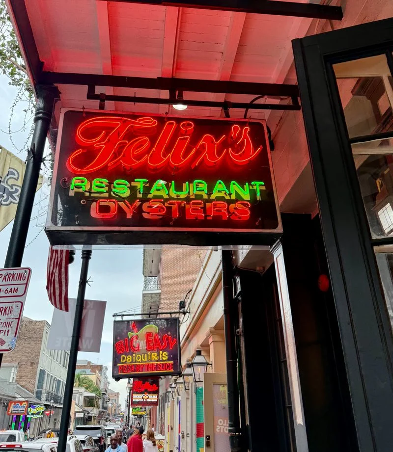 Raw bar and shucker show