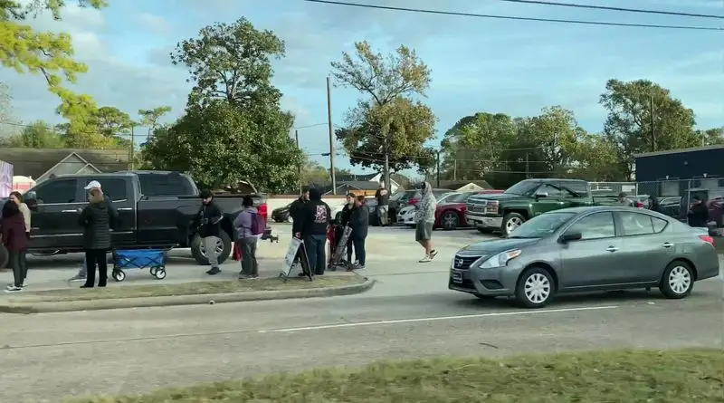 First Bite, Long Line: Why Houston Waits Here
