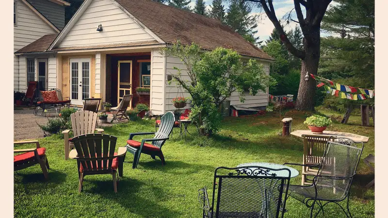 A warm welcome at 185 Mountain Rd