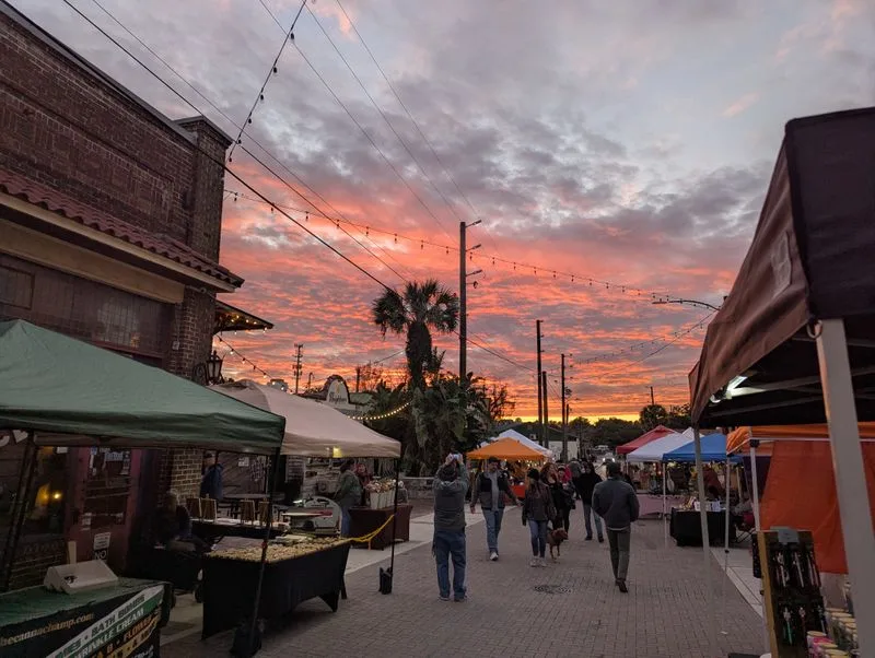 Historic Downtown DeLand Stroll
