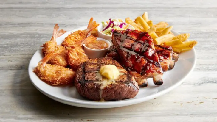 These 10 Florida restaurants offer unique family-friendly atmospheres you don&rsquo;t see everywhere